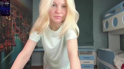 Snapshot of incredible__shell_ chatting on April 27, 7:56 pm Masha online show from April 27, 7:56 pm