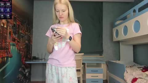 Snapshot of incredible__shell_ chatting on May 15, 7:10 pm Masha online show from May 15, 7:10 pm