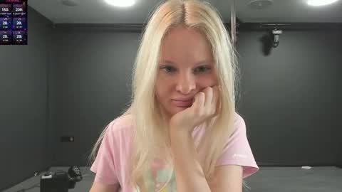 Snapshot of incredible__shell_ chatting on May 18, 8:14 pm Masha online show from May 18, 8:14 pm