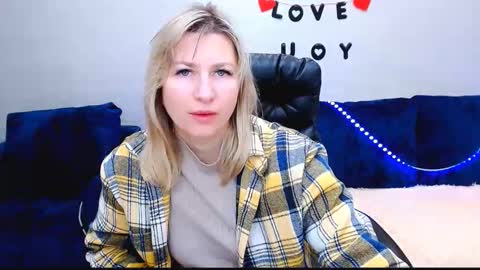 incredible_ariela online show from December 18, 7:58 am