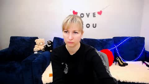 incredible_ariela online show from April 7, 9:21 am