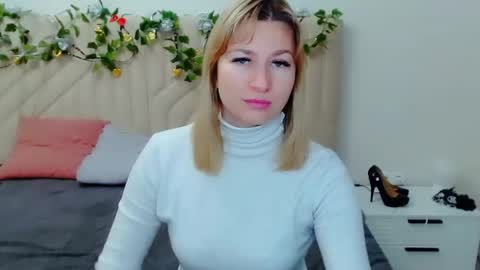 incredible_ariela online show from April 28, 7:02 am