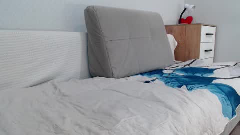 Della online show from February 20, 5:40 pm