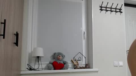 Della online show from October 26, 5:19 pm