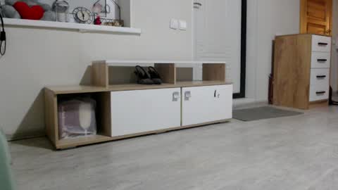 Della online show from April 29, 5:30 pm