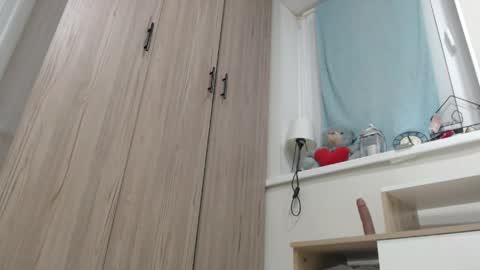 Della online show from April 30, 6:14 pm