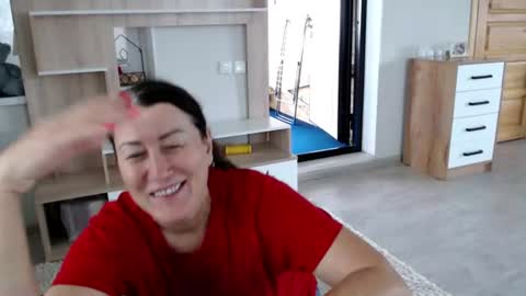 Della online show from July 1, 8:05 am