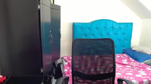 Snapshot of incubus_couple1 chatting on January 5, 1:13 am incubus_couple1 online show from January 5, 1:13 am