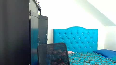 Snapshot of incubus_couple1 chatting on January 12, 7:42 pm incubus_couple1 online show from January 12, 7:42 pm