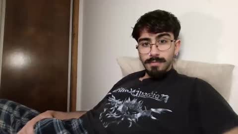 Snapshot of incubusszz chatting on January 3, 4:11 am incubus online show from January 3, 4:11 am