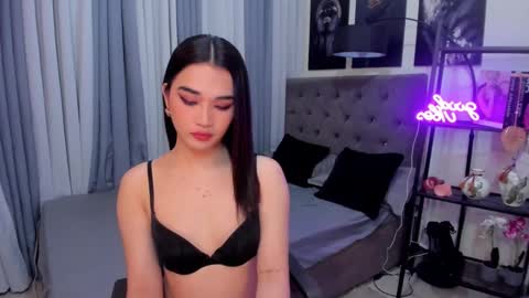 indestructabletrixie online show from December 4, 8:12 am