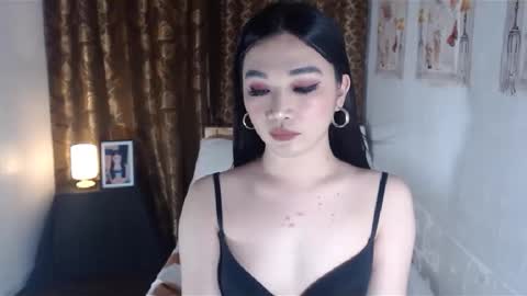 indestructabletrixie online show from January 7, 3:35 am