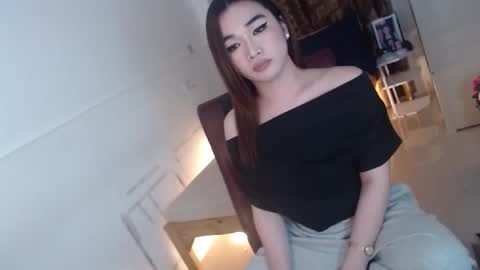 Snapshot of indestructabletrixie chatting on February 24, 3:37 am indestructabletrixie online show from February 24, 3:37 am