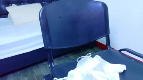 indian_whore18 online show from June 11, 3:04 am