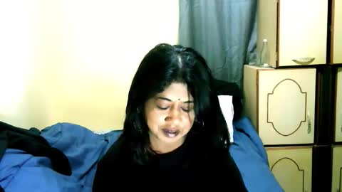 Snapshot of indianpleasures21 chatting on May 4, 7:04 am indianpleasures21 online show from May 4, 7:04 am