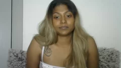 indianqtpie6 online show from September 24, 6:11 pm