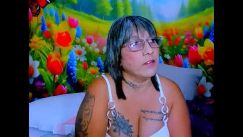 indianroxy27 online show from June 6, 6:45 pm
