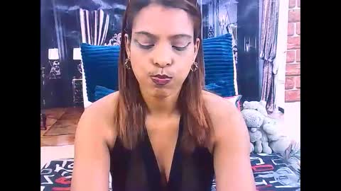 Snapshot of indiansexyass4u2luv chatting on May 21, 9:38 am indiansexyass4u2luv online show from May 21, 9:38 am