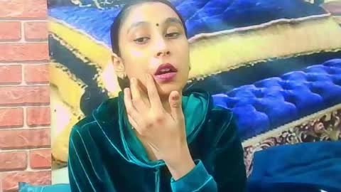 Snapshot of indiansexybutt4u2luv chatting on June 18, 5:51 am indiansexybutt4u2luv online show from June 18, 5:51 am