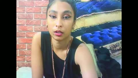 Snapshot of indiansexybutt4u2luv chatting on June 25, 9:14 am indiansexybutt4u2luv online show from June 25, 9:14 am