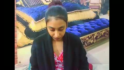 Snapshot of indiansexybutt4u2luv chatting on June 29, 5:03 am indiansexybutt4u2luv online show from June 29, 5:03 am