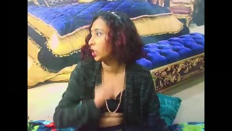 Snapshot of indiansexybutt4u2luv chatting on July 7, 7:23 am indiansexybutt4u2luv online show from July 7, 7:23 am