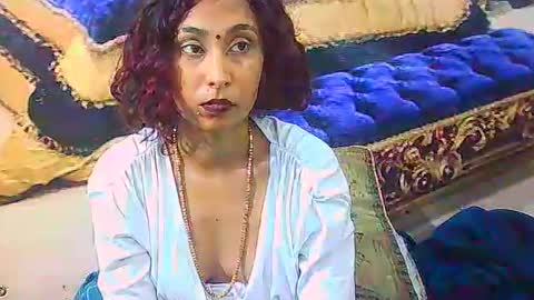 Snapshot of indiansexybutt4u2luv chatting on July 10, 6:17 am indiansexybutt4u2luv online show from July 10, 6:17 am