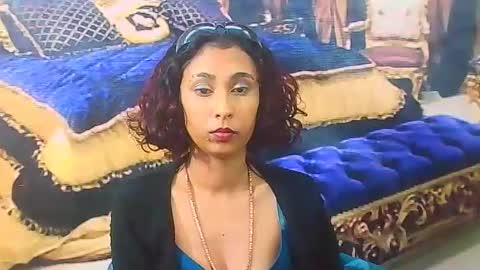 Snapshot of indiansexybutt4u2luv chatting on July 11, 5:54 am indiansexybutt4u2luv online show from July 11, 5:54 am