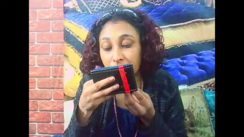 Snapshot of indiansexybutt4u2luv chatting on July 14, 5:12 am indiansexybutt4u2luv online show from July 14, 5:12 am