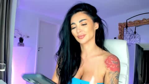 Hellen online show from February 25, 4:10 pm