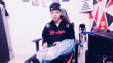 Snapshot of indomitablebeast chatting on December 19, 9:07 am matias online show from December 19, 9:07 am