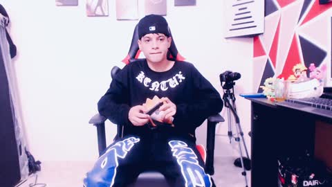 Snapshot of indomitablebeast chatting on February 7, 4:37 am matias online show from February 7, 4:37 am