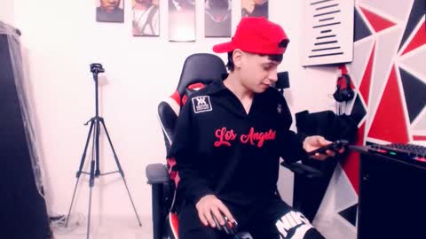 Snapshot of indomitablebeast chatting on November 20, 12:11 am matias online show from November 20, 12:11 am