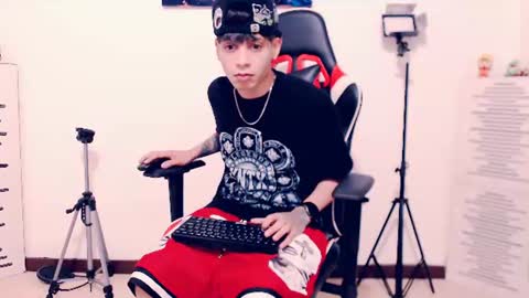 Snapshot of indomitablebeast chatting on July 25, 1:25 am matias online show from July 25, 1:25 am