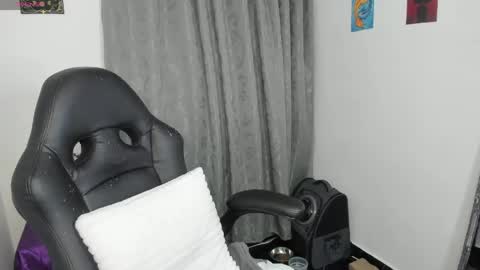 Snapshot of indra_cam chatting on May 31, 3:04 am Diana online show from May 31, 3:04 am