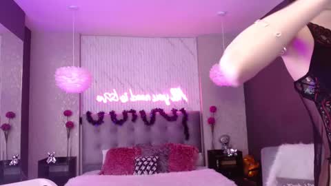 Snapshot of indy_moore chatting on November 9, 1:20 pm INDY online show from November 9, 1:20 pm