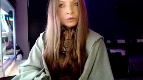 Snapshot of inesdesire chatting on February 27, 8:28 am InesDesire online show from February 27, 8:28 am