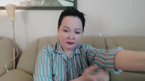 Snapshot of infinity_loveliness chatting on November 17, 8:42 am Infinity online show from November 17, 8:42 am