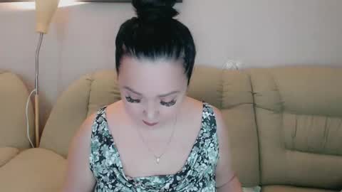 Snapshot of infinity_loveliness chatting on November 21, 10:47 am Infinity online show from November 21, 10:47 am