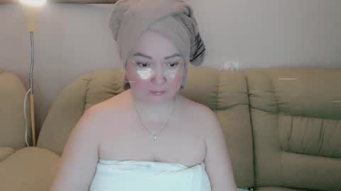 Snapshot of infinity_loveliness chatting on December 14, 8:09 am Infinity online show from December 14, 8:09 am