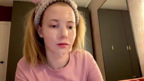 Snapshot of infinitysoul_ chatting on December 31, 1:52 pm Alexa..  Inst     Fansly infinitysoul  online show from December 31, 1:52 pm