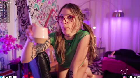 Snapshot of informal_ chatting on January 17, 4:17 am MAL --- online show from January 17, 4:17 am