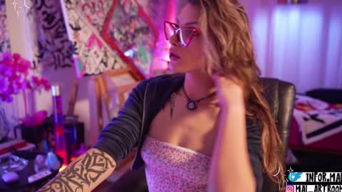 Snapshot of informal_ chatting on January 21, 2:33 am MAL --- online show from January 21, 2:33 am