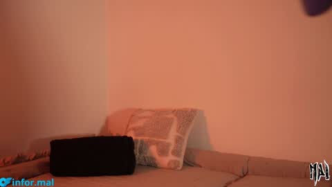 Snapshot of informal_ chatting on September 19, 11:38 pm MAL --- online show from September 19, 11:38 pm