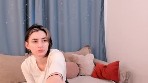 Snapshot of ingachaudoin chatting on February 11, 8:19 am Saya online show from February 11, 8:19 am