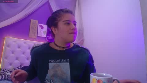 Snapshot of ingrid_casas chatting on December 6, 10:52 pm Ingrid petite online show from December 6, 10:52 pm