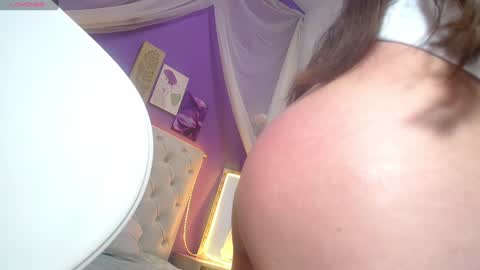 Snapshot of ingrid_casas chatting on December 12, 1:53 am Ingrid petite online show from December 12, 1:53 am