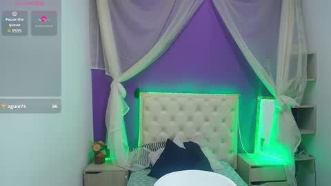Snapshot of ingrid_casas chatting on December 15, 8:58 pm Ingrid petite online show from December 15, 8:58 pm