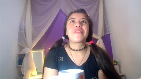 Snapshot of ingrid_casas chatting on December 20, 11:37 pm Ingrid petite online show from December 20, 11:37 pm