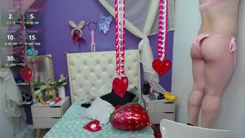 Snapshot of ingrid_casas chatting on February 14, 12:19 am Ingrid petite online show from February 14, 12:19 am